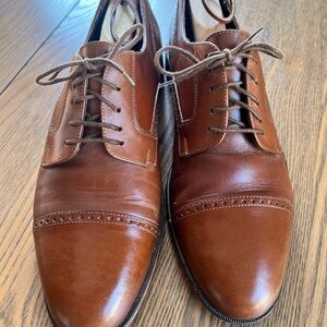 Brown Leather Oxford Shoes with Cap Toe and Broguing